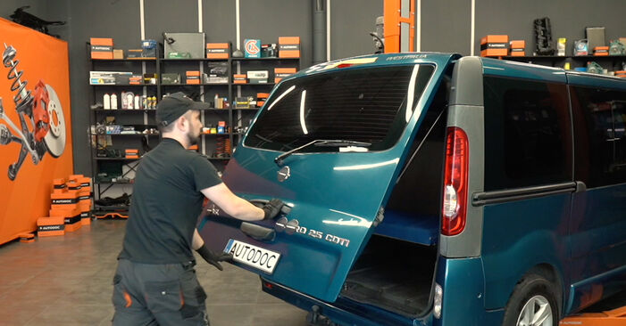 Κάντε μόνοι σας την αντικατάσταση OPEL VIVARO Συμπληρωματικό φωτιστικό σώμα φρένων - online tutorial