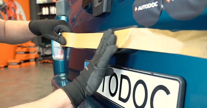 Πώς να αλλάξετε Φωτισμός πινακίδας κυκλοφορίας σε OPEL VIVARO - δωρεάν εγχειρίδια PDF και βίντεο οδηγιών