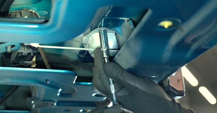 Αλλάζοντας Φωτισμός πινακίδας κυκλοφορίας σε OPEL VIVARO μόνοι σας