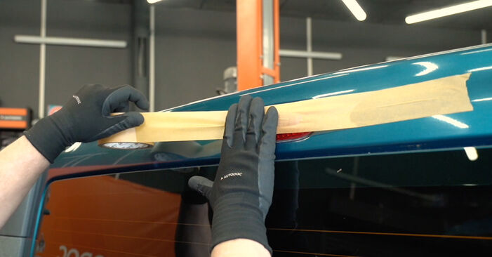 Jak vyměnit Dodatecne brzdove svetla na OPEL VIVARO - bezplatné PDF a video návody.