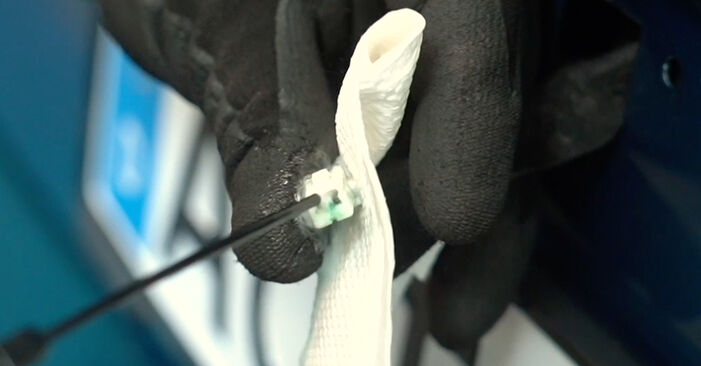 OPEL VIVARO 1.9 DTI (F7) Nummernschildbeleuchtung austauschen: Tutorials und Video-Anweisungen online