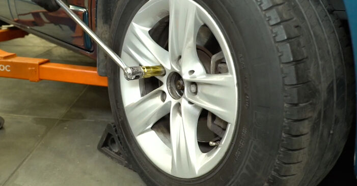 Cum să mentenanța Pompa apa sistem curatire parbriz OPEL Vivaro A Combi (X83) 2.0 CDTI (F7, J7, A07) 2002 – manualele pas cu pas și ghidurile video