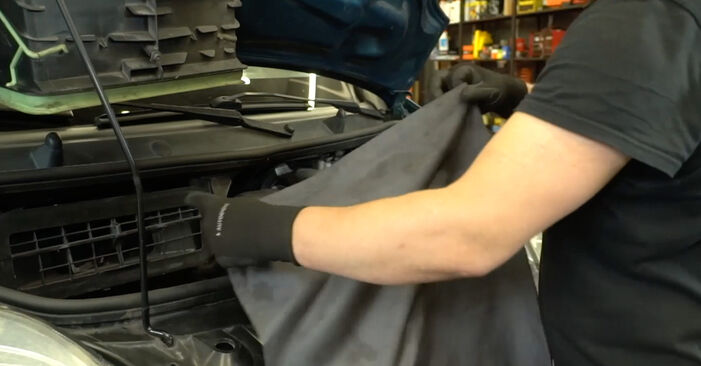 Como remover OPEL VIVARO 1.9 DI (F7, J7, A07) 2005 Filtro do Habitáculo - instruções online fáceis de seguir