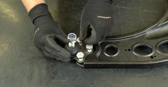 Substituição de VAUXHALL VIVARO Box (F7) 1.9 DTI 2003 Rótula De Suspensão: manuais gratuitos de oficina