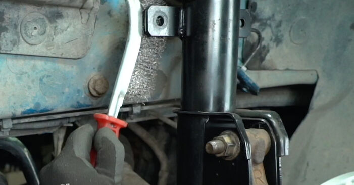 Cambio Bieletas de Suspensión VAUXHALL VIVARO 2.0 ECOTEC 2009 no será un problema si sigue esta guía ilustrada paso a paso