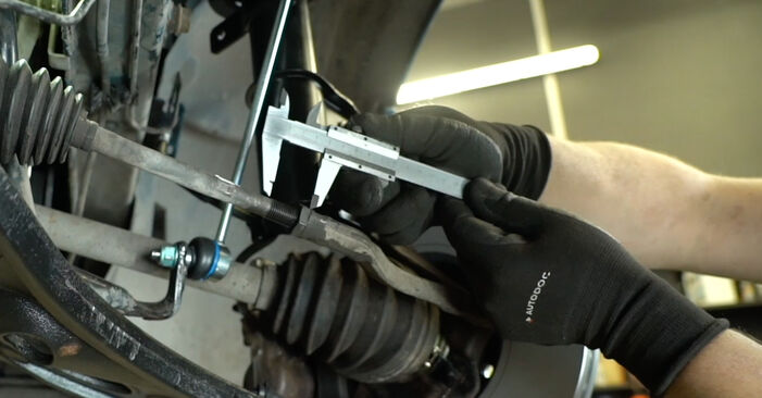 Como substituir Ponteiras de Direcção no OPEL Vivaro A Camião de plataforma / Chassis (X83) 2006: descarregue manuais em PDF e instruções em vídeo