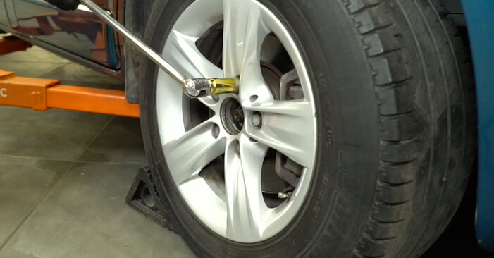 Cambiar Rótula de Dirección VAUXHALL VIVARO Combi (J7) 2.0 CDTI 2002 - manuales paso a paso y guías en video