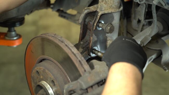 Como remover OPEL VIVARO 2.5 DTI (F7) 2005 Molas - instruções online fáceis de seguir
