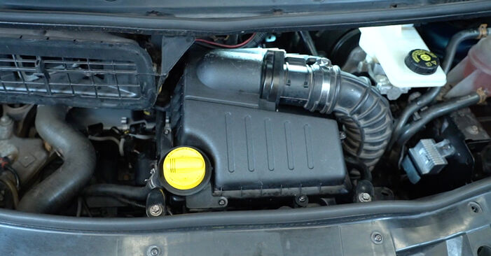 Kraftstofffilter Ihres Opel Vivaro A Combi 1.9 DTI (F7, J7, A07) 2009 selbst Wechsel - Gratis Tutorial