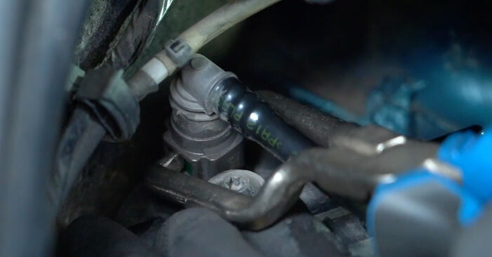 Cómo cambiar Filtro de Combustible OPEL MOVANO Combi (J9) 1998 - Manuales en PDF y en video gratuitos