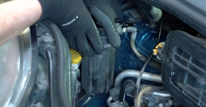 Cambiar Filtro de Combustible Opel Movano B Bus 2.3 CDTI FWD (JV) 2012: manuales de taller gratuitos