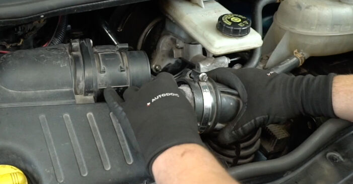 Thermostat am OPEL Movano Bus (X70) 2.5 D (JD) 2003 wechseln – Laden Sie sich PDF-Handbücher und Videoanleitungen herunter