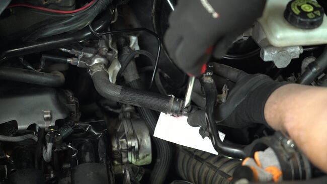 Ako vymeniť OPEL Vivaro A Valník / Podvozok (X83) 2.0 CDTI 2002 Termostat – návody a video tutoriály krok po kroku.