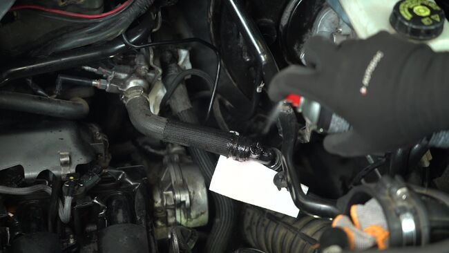 Udskiftning af Termostat på VAUXHALL MOVANO ved gør-det-selv