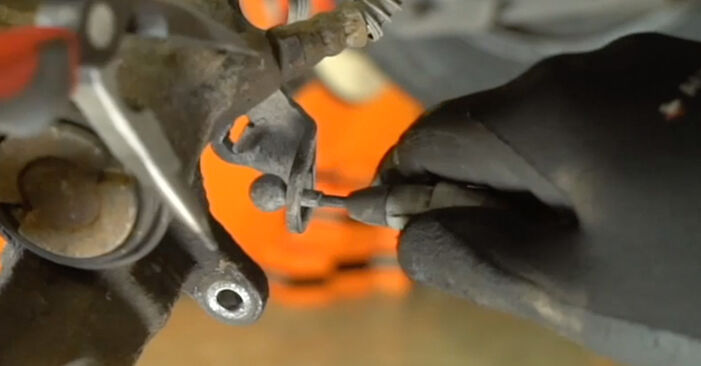 A substituição do Pinças de Travão no OPEL Vivaro A Combi (X83) 2.5 DTI (F7, J7, A07) 2015 não é mais um problema com o nosso tutorial passo a passo.