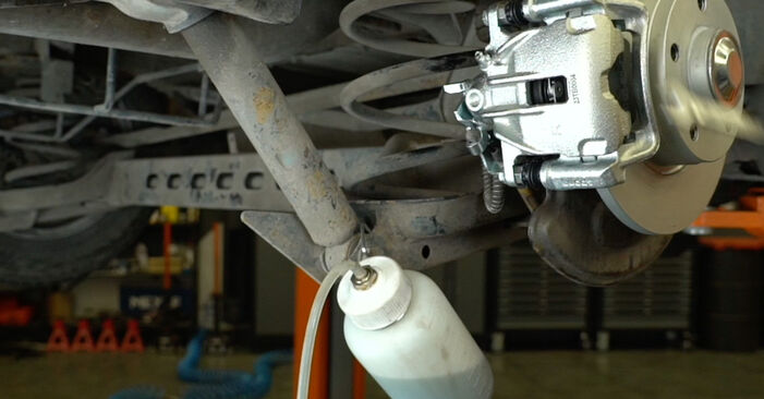 Step-by-step recommendations for DIY replacement Vivaro X82 2014 1.6 CDTi Brake Calipers