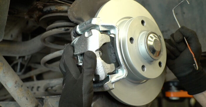 Wechseln Bremssattelhalter am VAUXHALL Vivaro Pritsche / Fahrgestell (X82) 1.6 CDTI 2017 selber