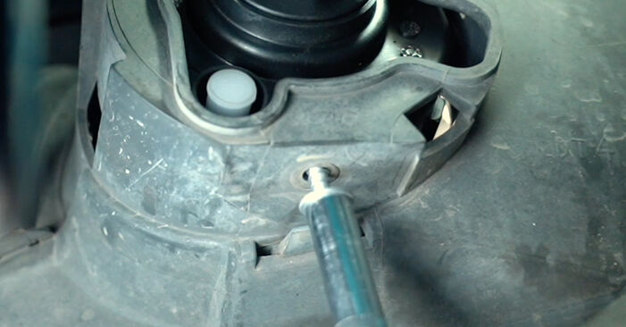 Wymień samodzielnie Światła Przeciwmgłowe Przednie w VAUXHALL VIVARO Box (F7) 2011 1.9 DI