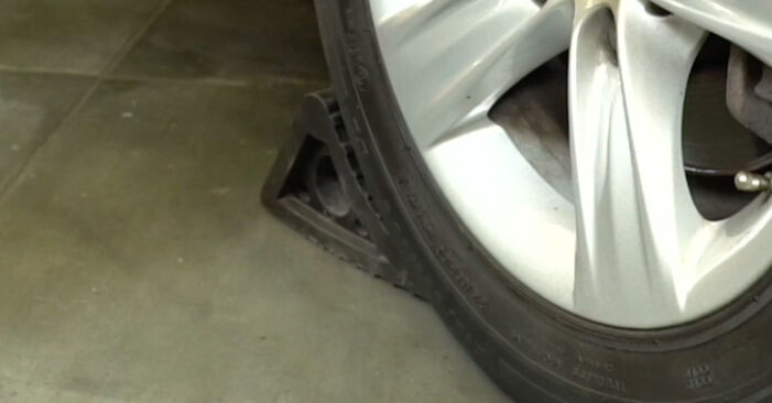 Wie Bremssattel Reparatursatz OPEL Vivaro A Kastenwagen (X83) 1.9 DTI (F7) 2002 austauschen - Schrittweise Handbücher und Videoanleitungen