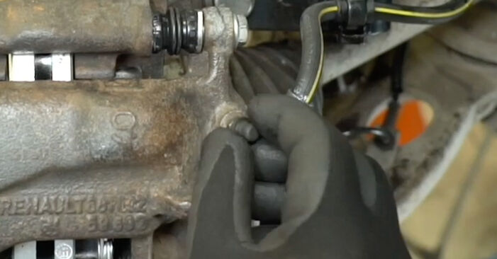 Bremsschläuche beim VAUXHALL ARENA 2.5 D 1999 selber erneuern - DIY-Manual