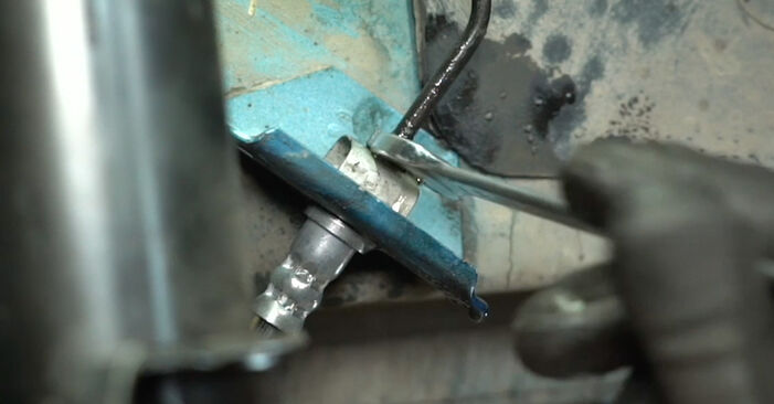 Wie man VAUXHALL VIVARO 1.6 CDTi 2018 Bremsschläuche austauscht - Eingängige Anweisungen online