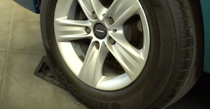 Substituição de Opel Vivaro A Combi 1.9 DTI (F7, J7, A07) 2003 Discos de Travão: manuais gratuitos de oficina