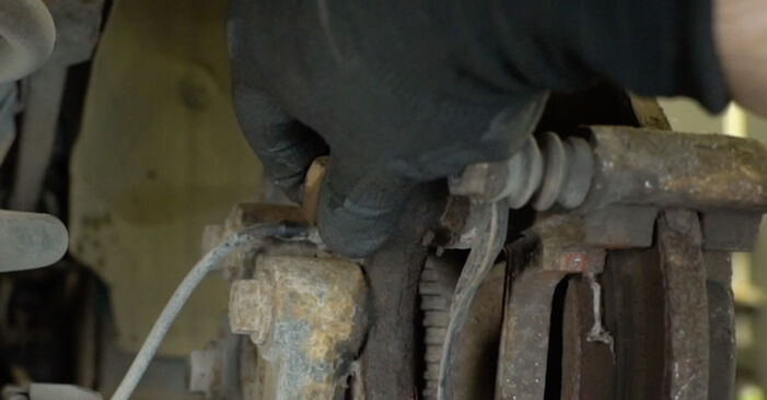 Tausch Tutorial Bremsscheiben am VAUXHALL VIVARO Combi (J7) 2013 wechselt - Tipps und Tricks