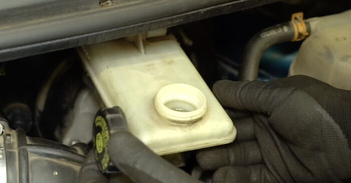 Mudar Pastilhas De Travão no VAUXHALL VIVARO Combi (J7) 2009 não será um problema se você seguir este guia ilustrado passo a passo