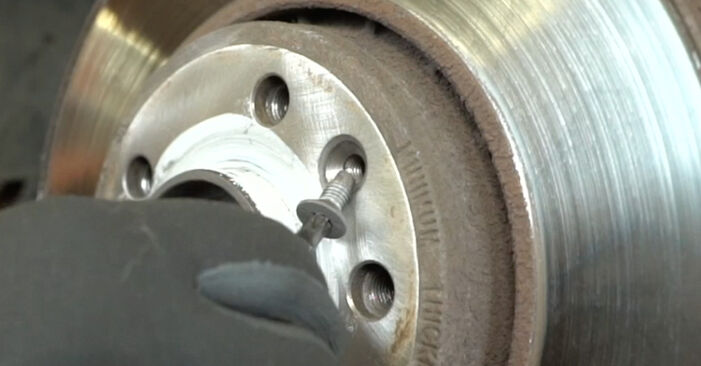 Wie man VAUXHALL VIVARO Combi (J7) 2.0 CDTI 2002 Bremsscheiben austauscht - Schrittweise Handbücher und Videowegleitungen