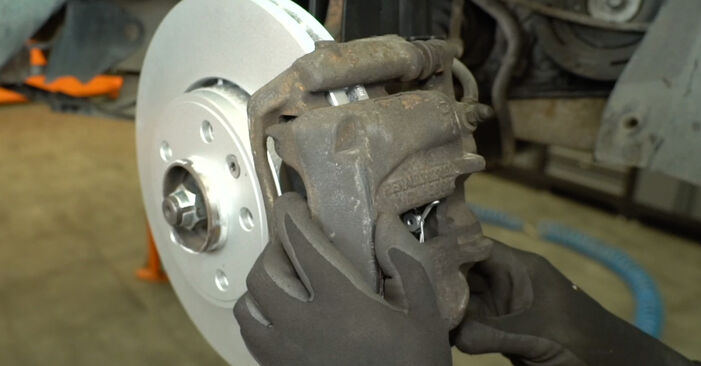 Como trocar Pastilhas De Travão no VAUXHALL VIVARO Combi (J7) 2001 - manuais gratuitos em PDF e vídeo