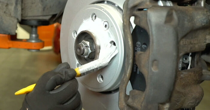 Trocar Pastilhas De Travão no VAUXHALL VIVARO Combi (J7) 1.9 DI 2004 por conta própria