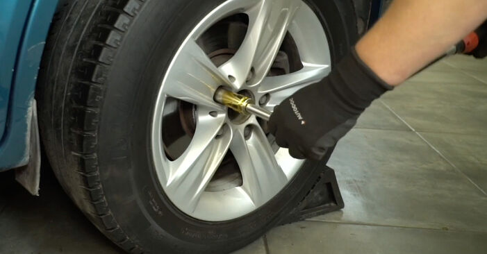 Quão difícil é efetuar a substituição de Pastilhas De Travão no VAUXHALL VIVARO Combi (J7) 2.5 CDTI 2007 por si mesmo - descarregue o guia ilustrado