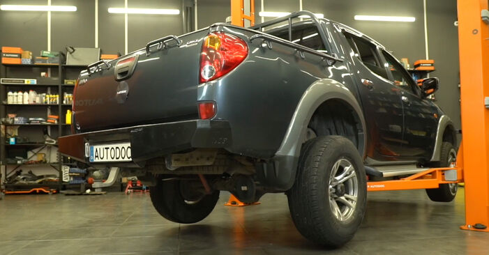 Step-by-step recommendations for DIY replacement MITSUBISHI L 200 (KB_T, KA_T) 2004 2.5 DI-D 4x4 (K74T) Shock Absorber