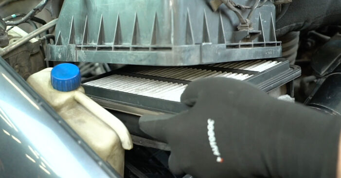Cambiar Filtro de Aire Mitsubishi L200 KJ 2.4 DI-D 4WD (KJ0T) 2016: manuales de taller gratuitos