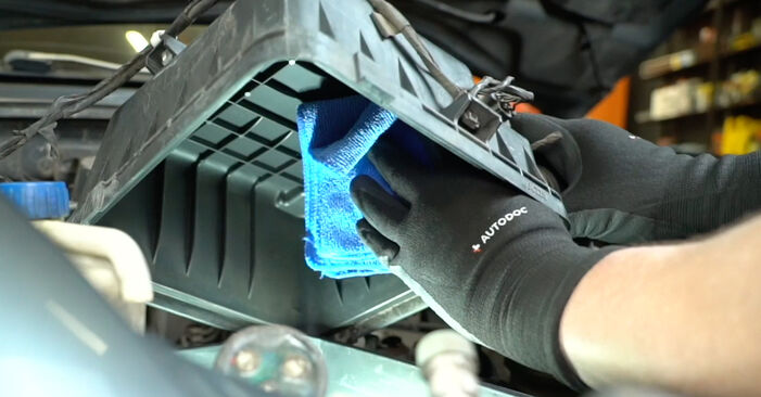 Ersetzen Sie Luftfilter am MITSUBISHI PAJERO SPORT III (KS_) 3.0 V6 4WD (KS5W) 2018 selber