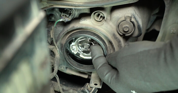 Mitsubishi Eclipse D32A 2.0 GT 16V 1996 Abblendlicht-Glühlampe wechseln: Kostenfreie Reparaturwegleitungen