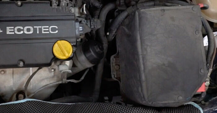 Opel Astra F35 1.4 16V 2006 Olajszűrő cseréje: ingyenes szervizelési útmutatók