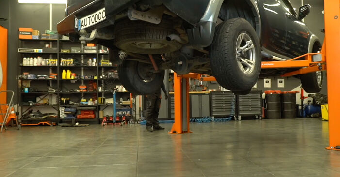 Hogyan MITSUBISHI L 200 (KB_T, KA_T) 2004 Menetdinamika szabályozás cseréje - ingyenes PDF és videó-útmutatók