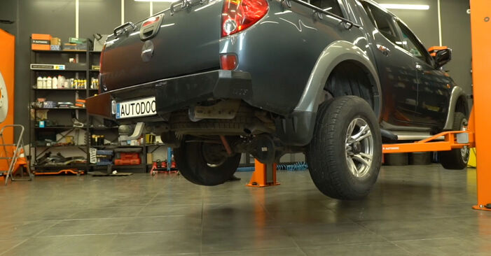 Önálló MITSUBISHI L 200 / Triton Pick-up (KA_T, KB_T) 2.5 DI-D 4WD (KB4T) 2007 Menetdinamika szabályozás csere