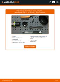 Slik bytter du Oljefilter 2.5 DI-D 4WD MITSUBISHI L 200 (KB_T, KA_T)