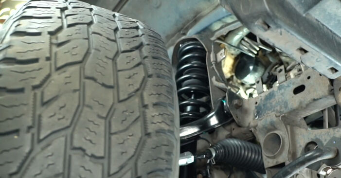 Oliefilter MITSUBISHI L200 2.5 DI-D 4WD (KB4T) vervangen: online leidraden en videohandleidingen