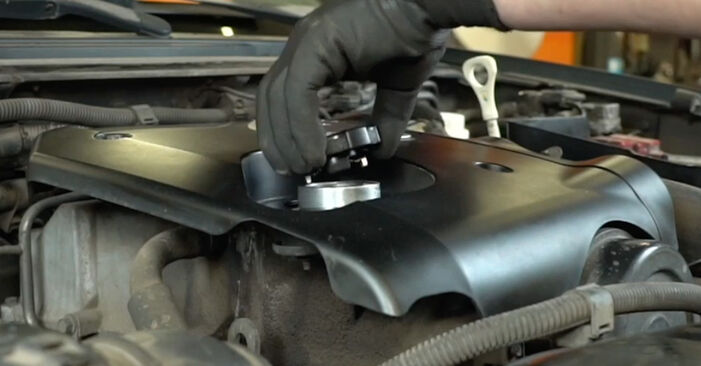 Kā nomainīt Eļļas filtrs MITSUBISHI PAJERO SPORT II (KH_, KG_) 2008 - bezmaksas PDF un video rokasgrāmatas