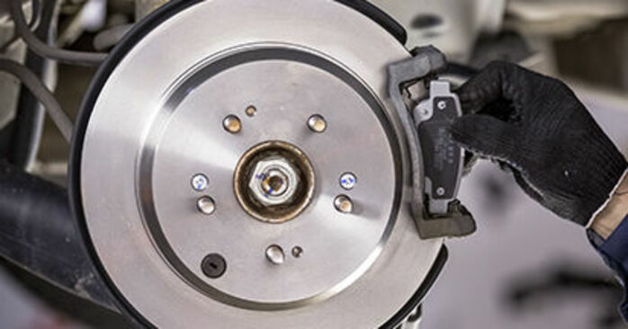 Wieviel Zeit nimmt der Austausch in Anspruch: Bremsbeläge beim Honda CR-V III 2014 - Ausführliche PDF-Anleitung