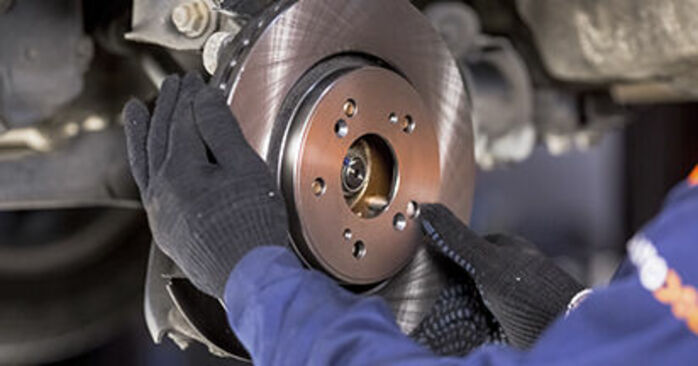 Bremsscheiben beim HONDA CR-V 2.4 i-VTEC 2013 selber erneuern - DIY-Manual