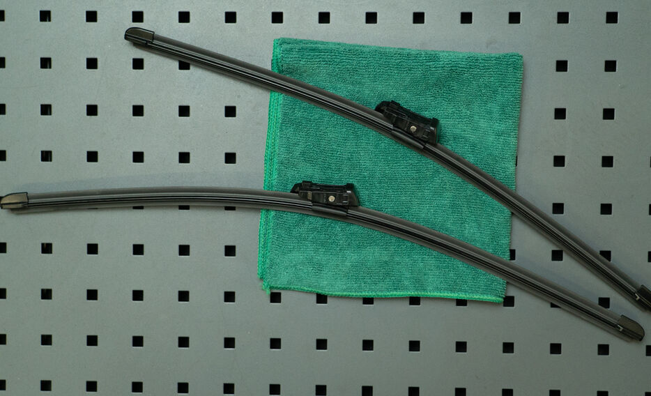 Espositore Per Spazzole Tergicristallo CARALL Auto 2 Livelli Con 16 Ganci 321758