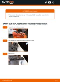 How to carry out replacement: Wiper Blades B 180 CDI 2.0 (245.207) W245