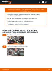 Hvordan man udfører udskiftning af: Viskerblade på 3.0 D 4WD (KUN26) Toyota Hilux N30