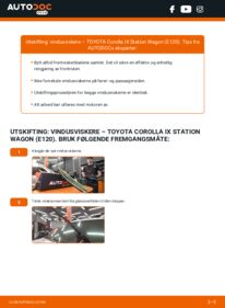Slik bytter du Vindusviskere 1.6 VVT-i (ZZE121_) Toyota Corolla e12 Stasjonsvogn