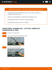 Hvordan man udfører udskiftning af: Viskerblade på 2.4 D 4x4 VW TARO