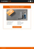 Tiešsaistes rokasgrāmata, kā mainīties Stiklu tīrīšanas šķidruma tvertne uz Skoda Felicia 1